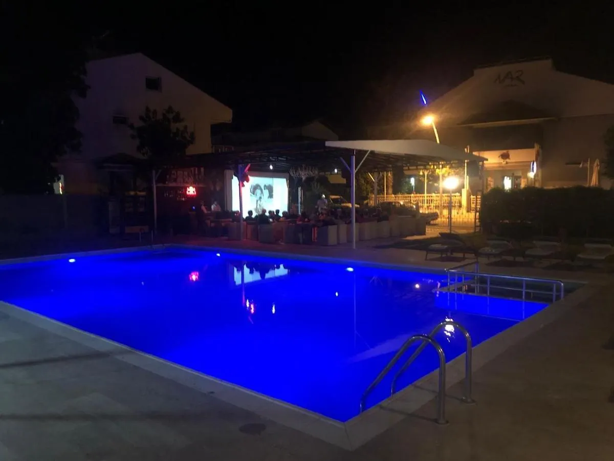 Anita Kemer Noch Hotel
