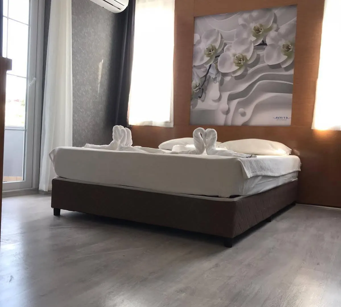 Anita Kemer Noch Hotel