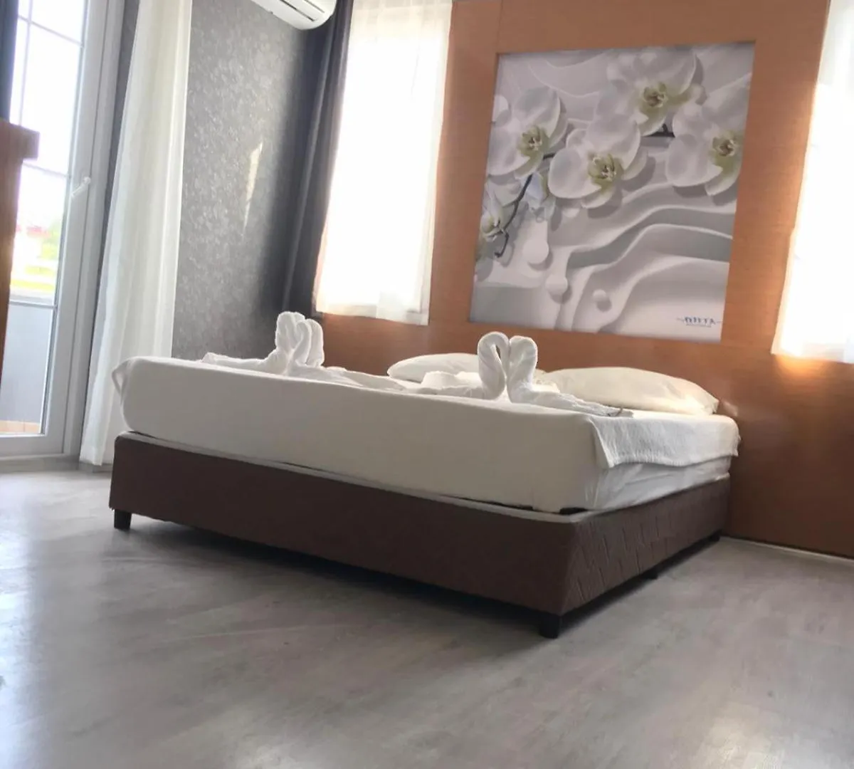 Anita Kemer Noch Hotel